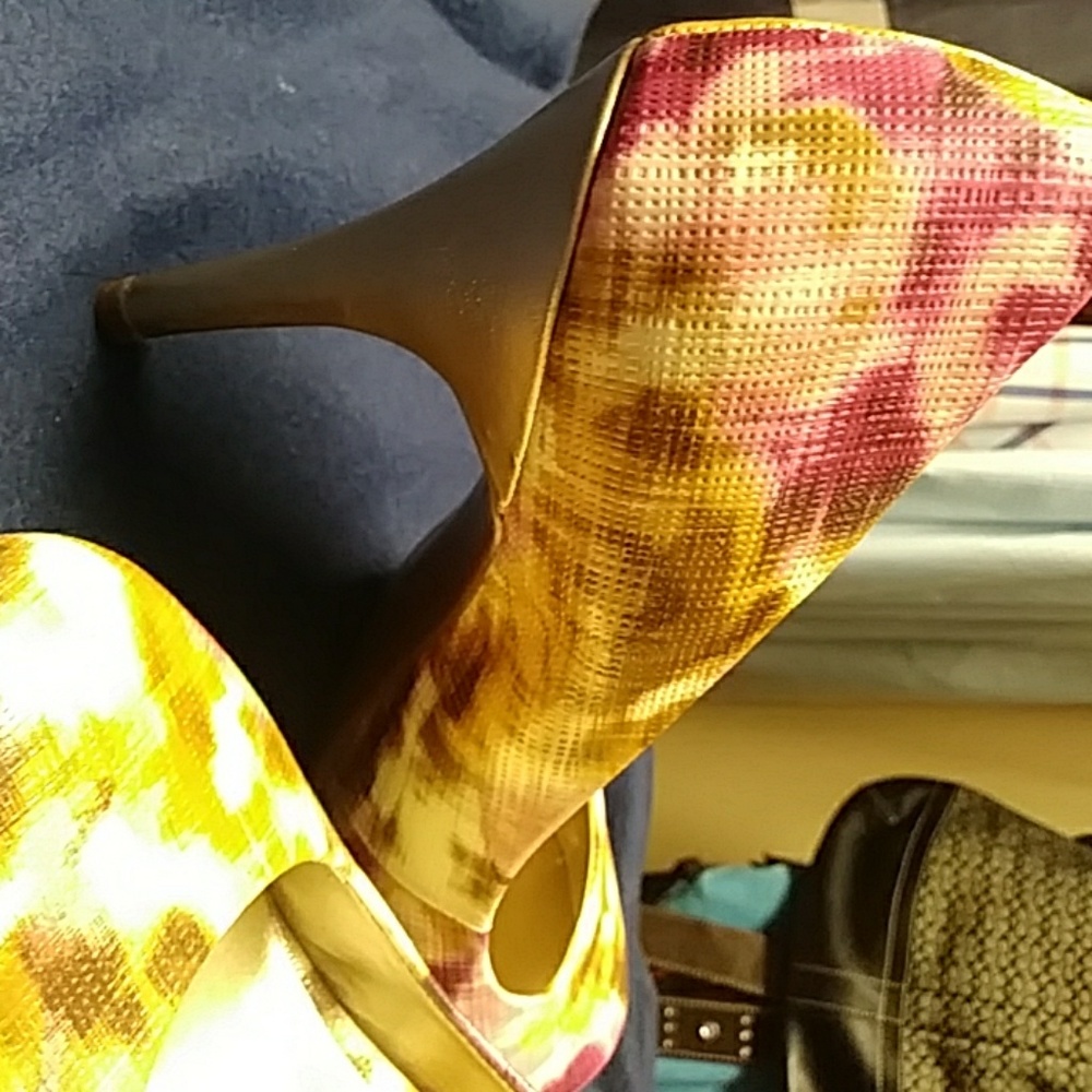 Heels - Picture 2 of 4